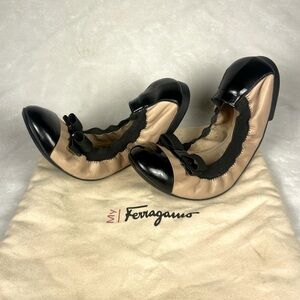 Salvatore Ferragamo Vara Bow Accent Leather Flats